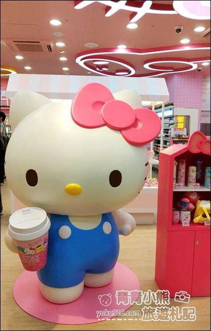 台北新景點》最新Hello Kitty聯名店7-11六福門市~超可愛的Kitty等你來 @青青小熊＊旅遊札記
