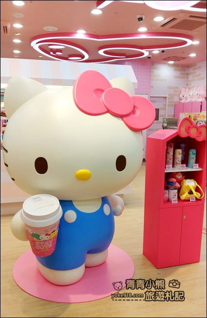 台北新景點》最新Hello Kitty聯名店7-11六福門市~超可愛的Kitty等你來 @青青小熊*旅遊札記 台北新景點》最新Hello Kitty聯名店7-11六福門市~超可愛的Kitty等你來 @青青小熊*旅遊札記