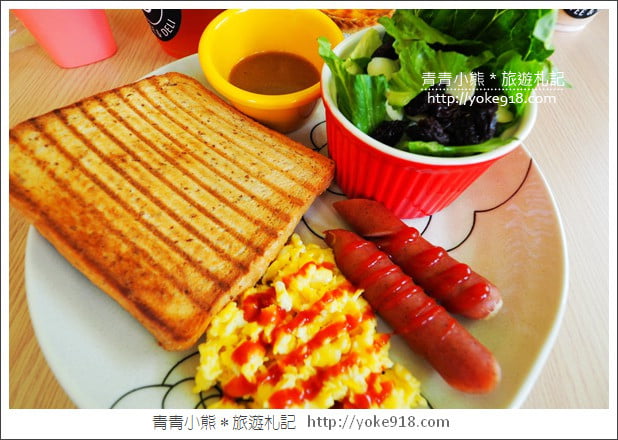 新竹景點》竹北CY coffee.貨櫃屋景觀咖啡廳~花牆甜甜圈好好拍 @青青小熊*旅遊札記 新竹景點》竹北CY coffee.貨櫃屋景觀咖啡廳~花牆甜甜圈好好拍 @青青小熊*旅遊札記