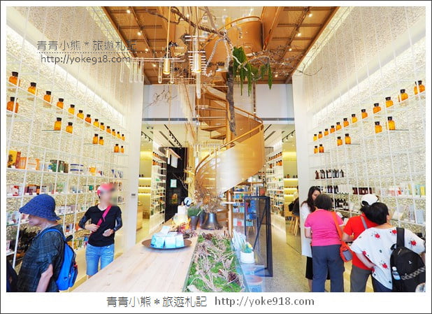 台中新景點》分子藥局．超華麗~美的像咖啡廳的藥局 @青青小熊＊旅遊札記