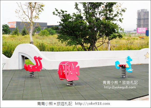 台中景點》梧棲頂魚寮公園．3D海洋彩繪&大鯨魚出沒 @青青小熊＊旅遊札記