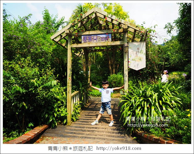 台中新社景觀餐廳》薰衣草森林新社店．森林旋轉木馬~浪漫約會景點 @青青小熊＊旅遊札記