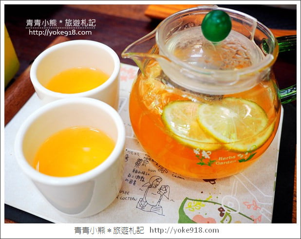 台中新社景觀餐廳》薰衣草森林新社店．森林旋轉木馬~浪漫約會景點 @青青小熊＊旅遊札記