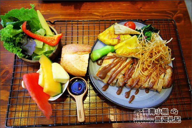台中新景點》堅果小巷咖啡廳.早午餐店藏有稻草捲,台中拍照打卡新熱點 @青青小熊*旅遊札記 台中新景點》堅果小巷咖啡廳.早午餐店藏有稻草捲,台中拍照打卡新熱點 @青青小熊*旅遊札記