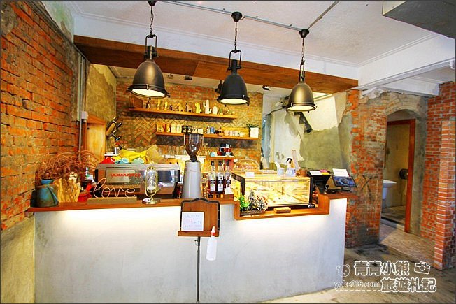 台中新景點》堅果小巷咖啡廳．早午餐店藏有稻草捲，台中拍照打卡新熱點 @青青小熊＊旅遊札記