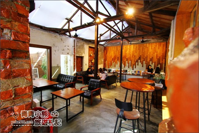 台中新景點》堅果小巷咖啡廳．早午餐店藏有稻草捲，台中拍照打卡新熱點 @青青小熊＊旅遊札記