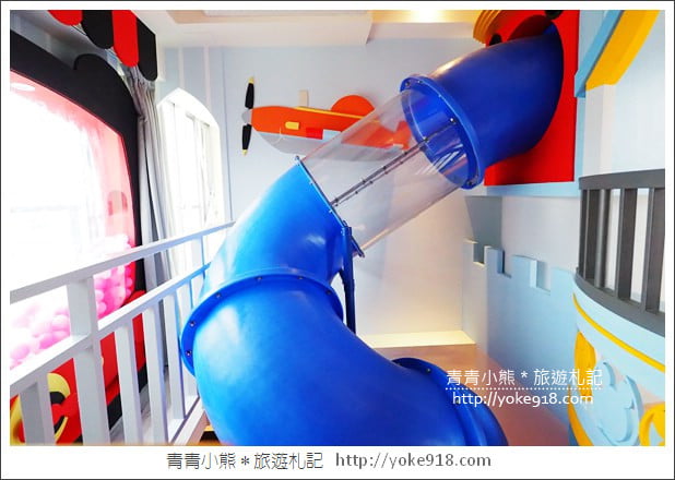 台南親子民宿》台南Fun假旅店．超浮誇溜滑梯親子民宿~把扭蛋機都搬進來 @青青小熊＊旅遊札記