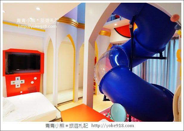 台南親子民宿》台南Fun假旅店．超浮誇溜滑梯親子民宿~把扭蛋機都搬進來 @青青小熊＊旅遊札記