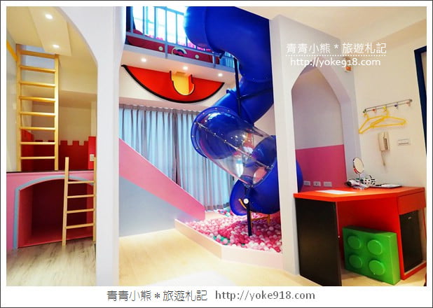 台南親子民宿》台南Fun假旅店．超浮誇溜滑梯親子民宿~把扭蛋機都搬進來 @青青小熊＊旅遊札記