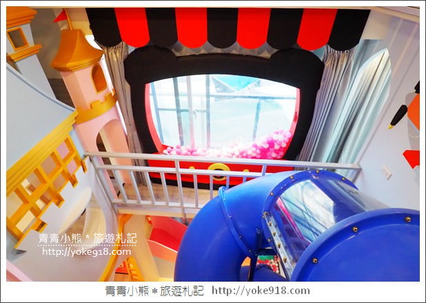 台南親子民宿》台南Fun假旅店．超浮誇溜滑梯親子民宿~把扭蛋機都搬進來 @青青小熊＊旅遊札記