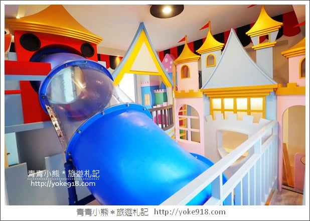 台南親子民宿》台南Fun假旅店．超浮誇溜滑梯親子民宿~把扭蛋機都搬進來 @青青小熊＊旅遊札記