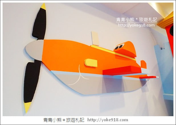 台南親子民宿》台南Fun假旅店．超浮誇溜滑梯親子民宿~把扭蛋機都搬進來 @青青小熊＊旅遊札記