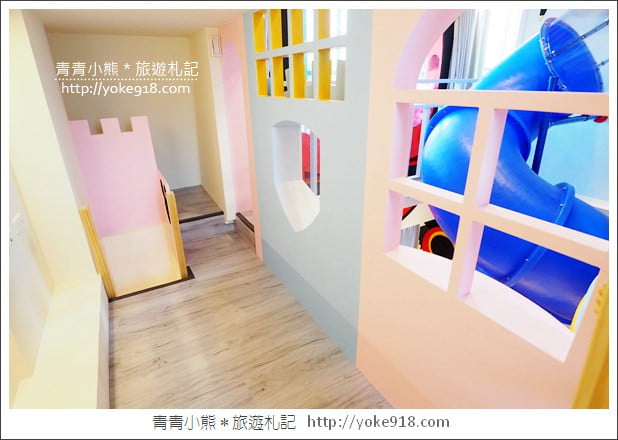 台南親子民宿》台南Fun假旅店．超浮誇溜滑梯親子民宿~把扭蛋機都搬進來 @青青小熊＊旅遊札記