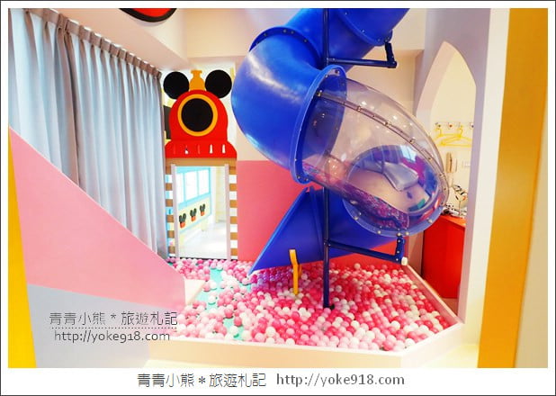 台南親子民宿》台南Fun假旅店．超浮誇溜滑梯親子民宿~把扭蛋機都搬進來 @青青小熊＊旅遊札記