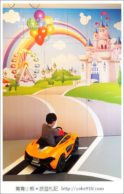 台南親子民宿》台南Fun假旅店．超浮誇溜滑梯親子民宿~把扭蛋機都搬進來 @青青小熊＊旅遊札記