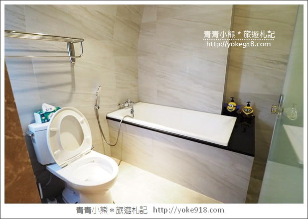 台南親子民宿》台南Fun假旅店．超浮誇溜滑梯親子民宿~把扭蛋機都搬進來 @青青小熊＊旅遊札記