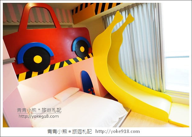 台南親子民宿》台南Fun假旅店．超浮誇溜滑梯親子民宿~把扭蛋機都搬進來 @青青小熊＊旅遊札記