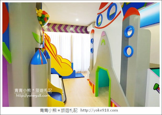 台南親子民宿》台南Fun假旅店．超浮誇溜滑梯親子民宿~把扭蛋機都搬進來 @青青小熊＊旅遊札記