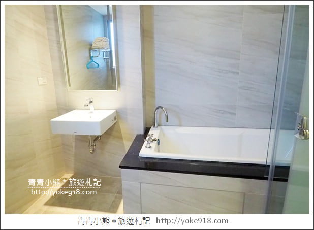 台南親子民宿》台南Fun假旅店．超浮誇溜滑梯親子民宿~把扭蛋機都搬進來 @青青小熊＊旅遊札記