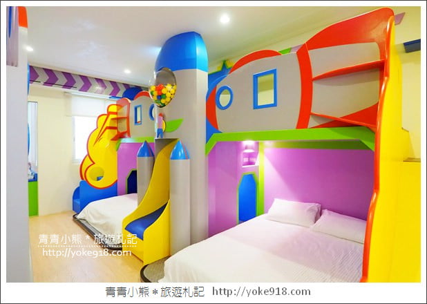 台南親子民宿》台南Fun假旅店．超浮誇溜滑梯親子民宿~把扭蛋機都搬進來 @青青小熊＊旅遊札記