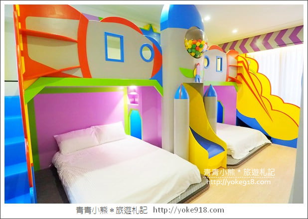 台南親子民宿》台南Fun假旅店．超浮誇溜滑梯親子民宿~把扭蛋機都搬進來 @青青小熊＊旅遊札記