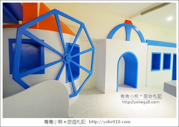 台南親子民宿》台南Fun假旅店．超浮誇溜滑梯親子民宿~把扭蛋機都搬進來 @青青小熊＊旅遊札記
