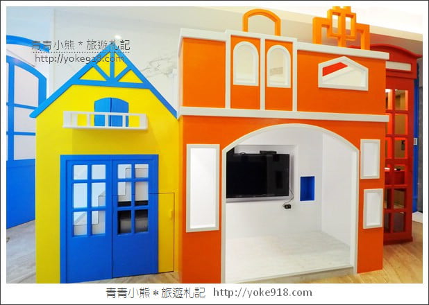 台南親子民宿》台南Fun假旅店．超浮誇溜滑梯親子民宿~把扭蛋機都搬進來 @青青小熊＊旅遊札記