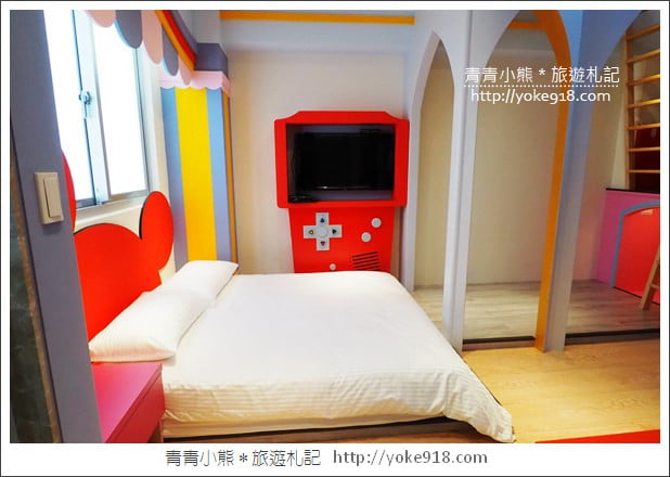 台南親子民宿》台南Fun假旅店．超浮誇溜滑梯親子民宿~把扭蛋機都搬進來 @青青小熊＊旅遊札記
