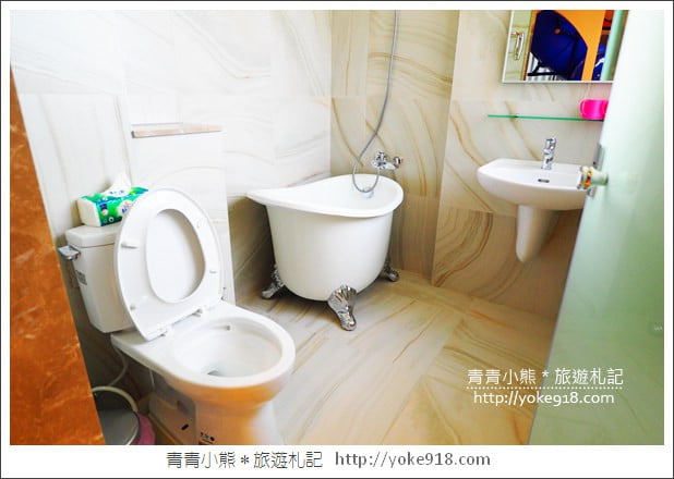 台南親子民宿》台南Fun假旅店．超浮誇溜滑梯親子民宿~把扭蛋機都搬進來 @青青小熊＊旅遊札記