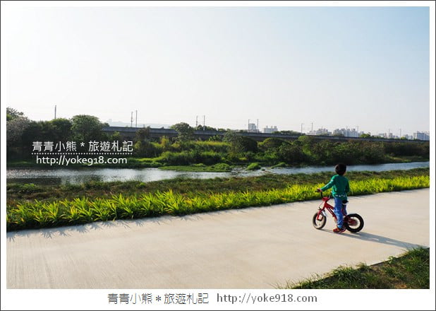 台中南屯景點》筏子溪河濱公園步道.TAICHUNG超大地標拍照去 @青青小熊*旅遊札記 台中南屯景點》筏子溪河濱公園步道.TAICHUNG超大地標拍照去 @青青小熊*旅遊札記