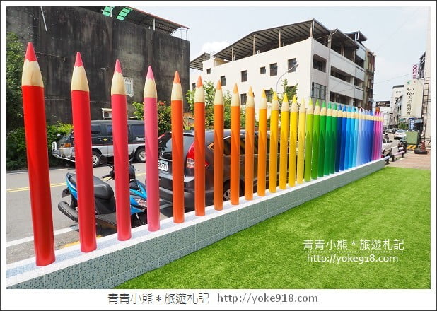 苗栗新景點》7-11新苗中門市.繽紛的彩色筆小七~超好拍打卡點 @青青小熊*旅遊札記 苗栗新景點》7-11新苗中門市.繽紛的彩色筆小七~超好拍打卡點 @青青小熊*旅遊札記