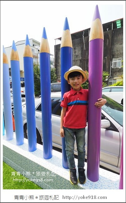 苗栗新景點》7-11新苗中門市.繽紛的彩色筆小七~超好拍打卡點 @青青小熊*旅遊札記 苗栗新景點》7-11新苗中門市.繽紛的彩色筆小七~超好拍打卡點 @青青小熊*旅遊札記