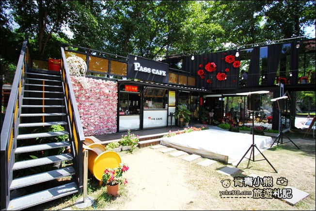 彰化景點》帕司咖啡黑色貨櫃玻璃屋,IG打卡熱點~還有大片草皮可以奔跑 @青青小熊*旅遊札記 彰化景點》帕司咖啡黑色貨櫃玻璃屋,IG打卡熱點~還有大片草皮可以奔跑 @青青小熊*旅遊札記