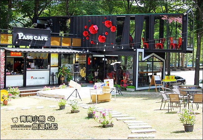 彰化景點》帕司咖啡黑色貨櫃玻璃屋，IG打卡熱點~還有大片草皮可以奔跑 @青青小熊＊旅遊札記