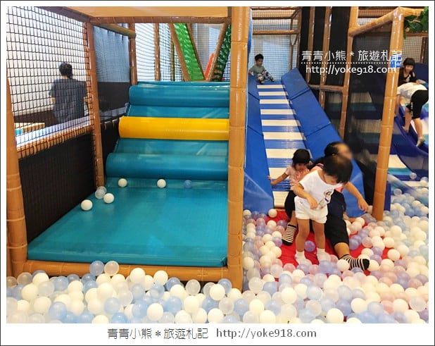台中新景點》小島3.5度Island Aurora．親子餐廳~室內沙坑遊戲場好好玩 @青青小熊＊旅遊札記