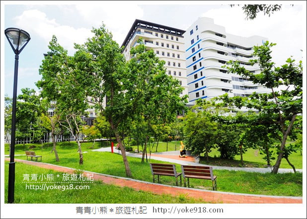 台中大里景點》東湖公園.熊超人.沉思巨人~可愛的裝置藝術大集合 @青青小熊*旅遊札記 台中大里景點》東湖公園.熊超人.沉思巨人~可愛的裝置藝術大集合 @青青小熊*旅遊札記