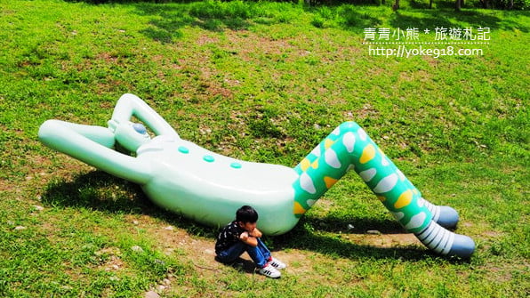 台中大里景點》東湖公園．熊超人.沉思巨人~可愛的裝置藝術大集合 @青青小熊＊旅遊札記
