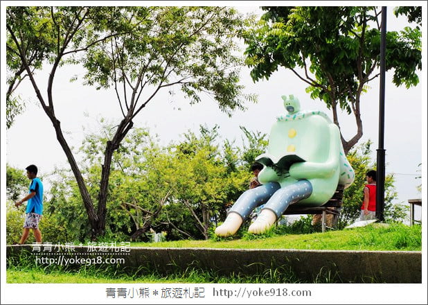 台中大里景點》東湖公園.熊超人.沉思巨人~可愛的裝置藝術大集合 @青青小熊*旅遊札記 台中大里景點》東湖公園.熊超人.沉思巨人~可愛的裝置藝術大集合 @青青小熊*旅遊札記
