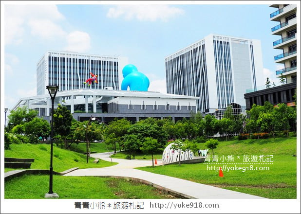台中大里景點》東湖公園.熊超人.沉思巨人~可愛的裝置藝術大集合 @青青小熊*旅遊札記 台中大里景點》東湖公園.熊超人.沉思巨人~可愛的裝置藝術大集合 @青青小熊*旅遊札記