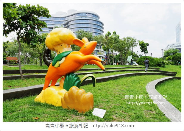 台中大里景點》東湖公園．熊超人.沉思巨人~可愛的裝置藝術大集合 @青青小熊＊旅遊札記