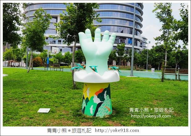 台中大里景點》東湖公園.熊超人.沉思巨人~可愛的裝置藝術大集合 @青青小熊*旅遊札記 台中大里景點》東湖公園.熊超人.沉思巨人~可愛的裝置藝術大集合 @青青小熊*旅遊札記