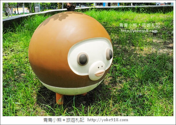 台中大里景點》東湖公園．熊超人.沉思巨人~可愛的裝置藝術大集合 @青青小熊＊旅遊札記