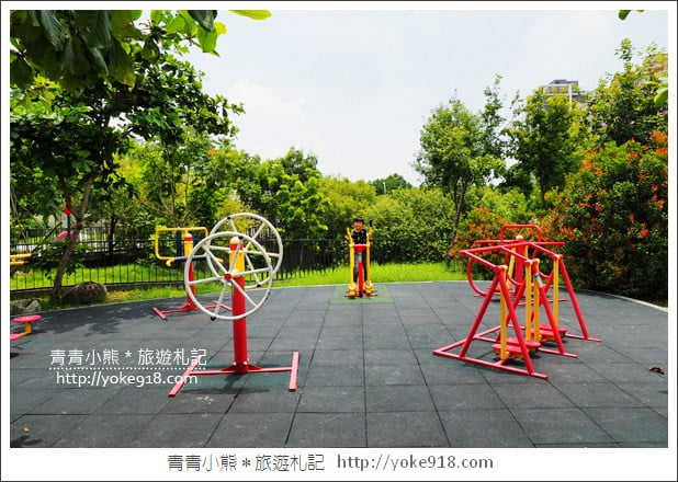 台中大里景點》東湖公園．熊超人.沉思巨人~可愛的裝置藝術大集合 @青青小熊＊旅遊札記