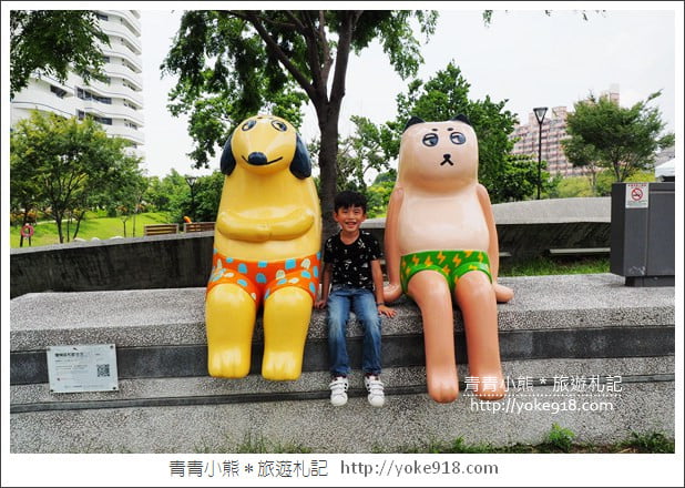 台中大里景點》東湖公園．熊超人.沉思巨人~可愛的裝置藝術大集合 @青青小熊＊旅遊札記