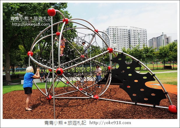 新北市新景點》林口小熊公園．以小熊為主題的公園~兒童共融遊戲場超好玩 @青青小熊＊旅遊札記