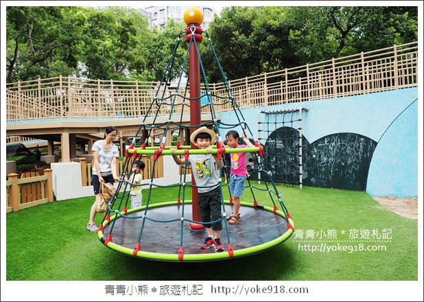 新北市新景點》林口小熊公園．以小熊為主題的公園~兒童共融遊戲場超好玩 @青青小熊＊旅遊札記