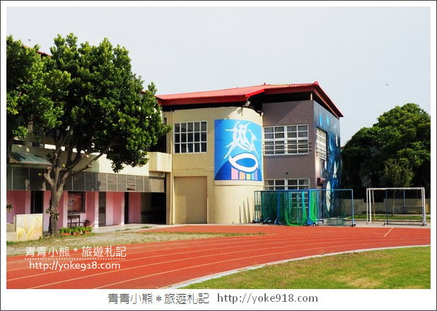 彰化景點》萬興國小彩繪．恐龍世界、宇宙星球~隱藏在國小裡的拍照亮點 @青青小熊＊旅遊札記