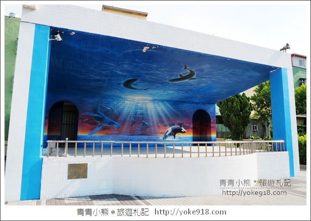 彰化景點》萬興國小彩繪．恐龍世界、宇宙星球~隱藏在國小裡的拍照亮點 @青青小熊＊旅遊札記