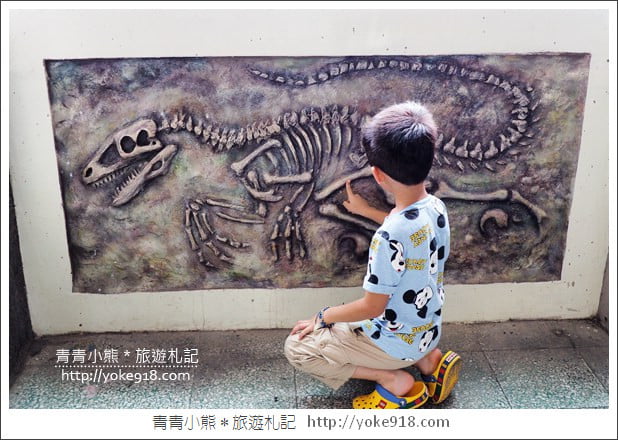 彰化景點》萬興國小彩繪．恐龍世界、宇宙星球~隱藏在國小裡的拍照亮點 @青青小熊＊旅遊札記