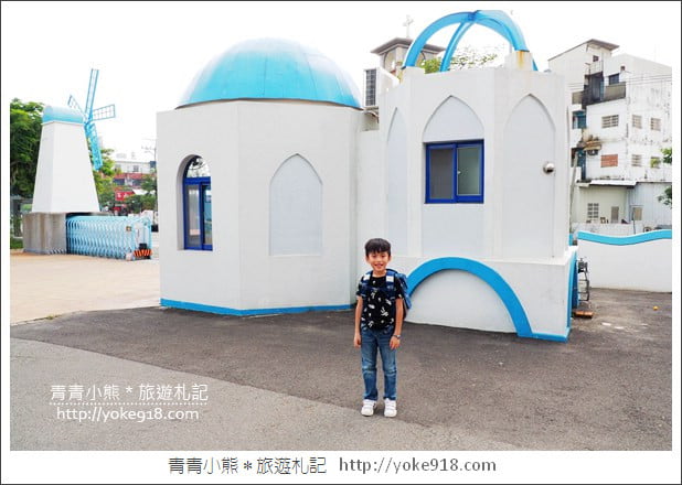 台中IG景點》大里內新國小．彩虹跑道/藍白風建築~這裡也好拍 @青青小熊＊旅遊札記